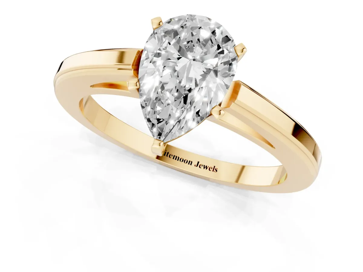 Pear Cut Solitaire Diamond Ring with Four-Prong Setting and Classic Band Yellow gold