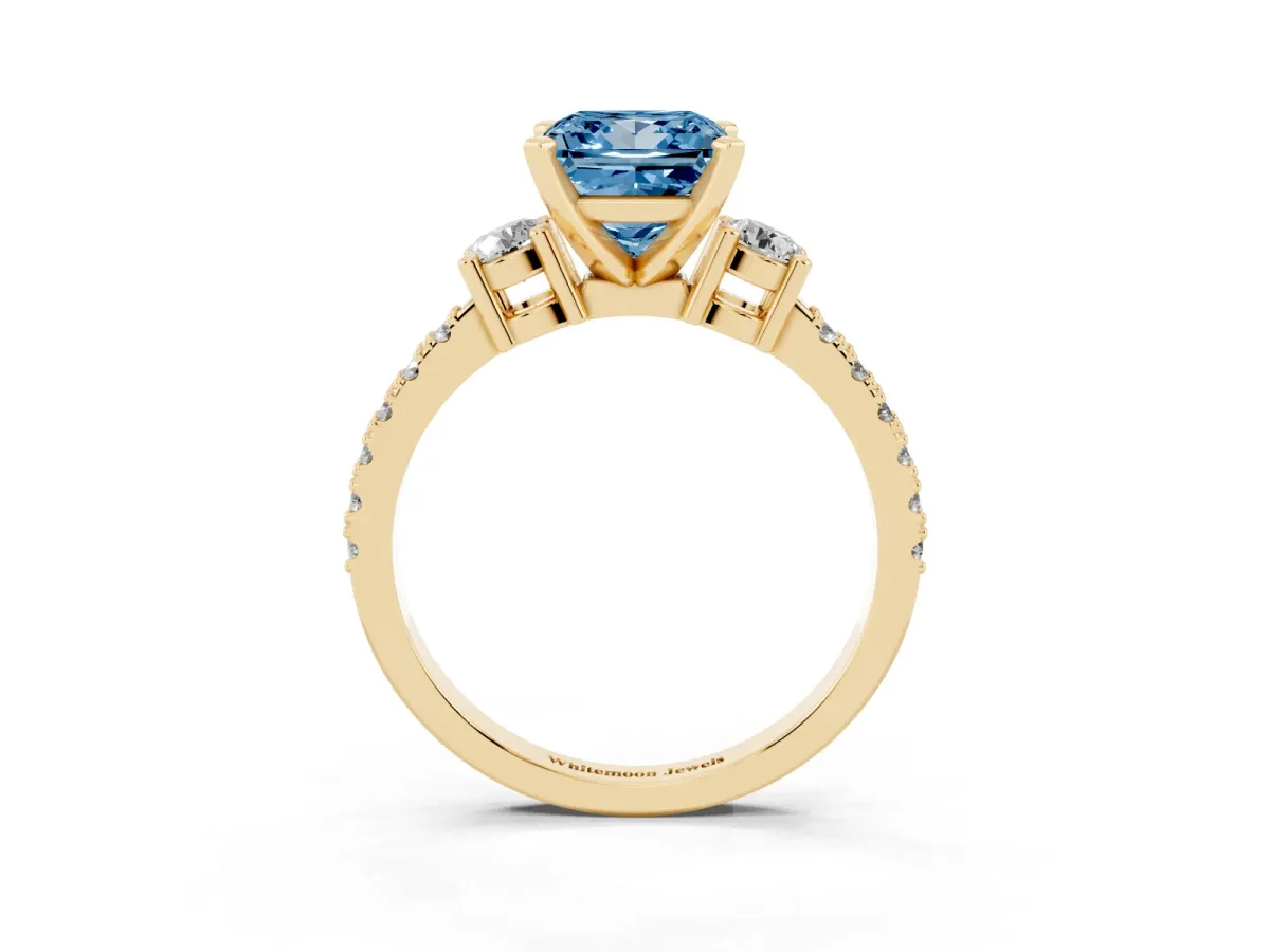 Fancy Blue Princess Cut Three-Stone Diamond Pavé Band with Prong Setting Yellow gold