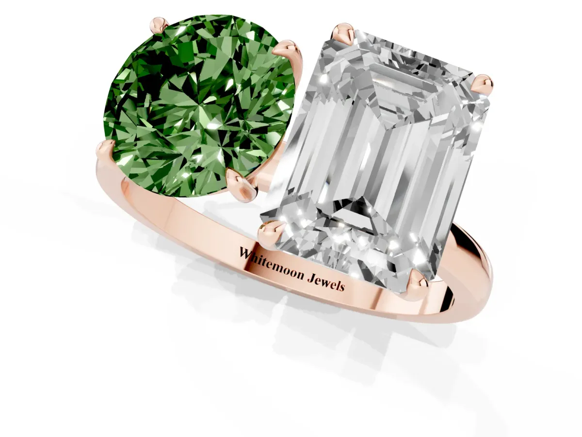 Fancy Green Round Cut and Emerald Cut Toi Moi Ring with Prong Setting Rose gold