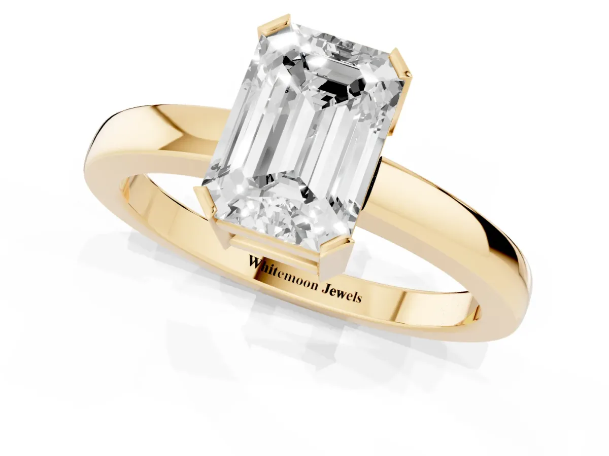 Emerald Cut Cut Solitaire Ring with Four-Prong Setting and Classic Band Yellow gold