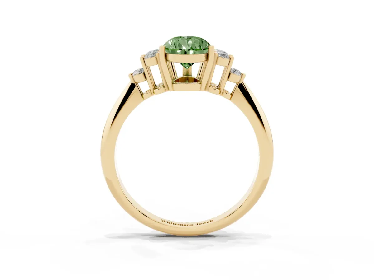 Fancy Green Pear Cut Cut Diamond Cluster Ring with Solitaire Band and Four-Prong Setting Yellow gold
