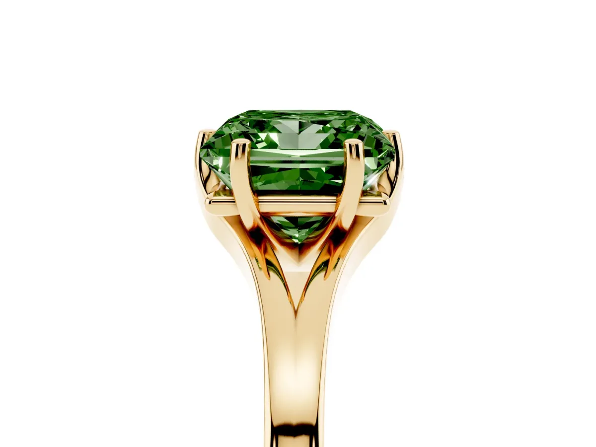 Fancy Green Princess Cut Solitaire Diamond Ring with Six-Prong Setting and Tapered Band Yellow gold