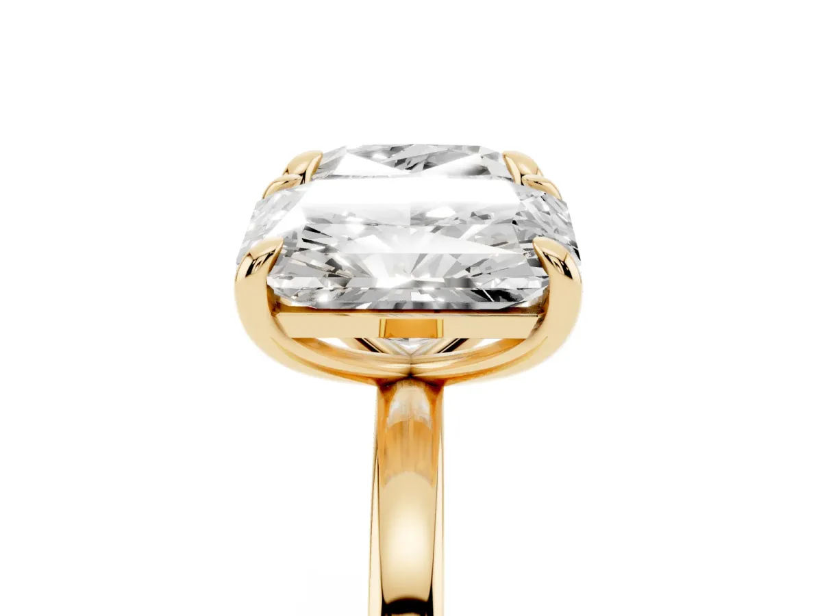 Cushion and Radiant Toi Moi Ring with Prong Setting and Plain Band Yellow gold