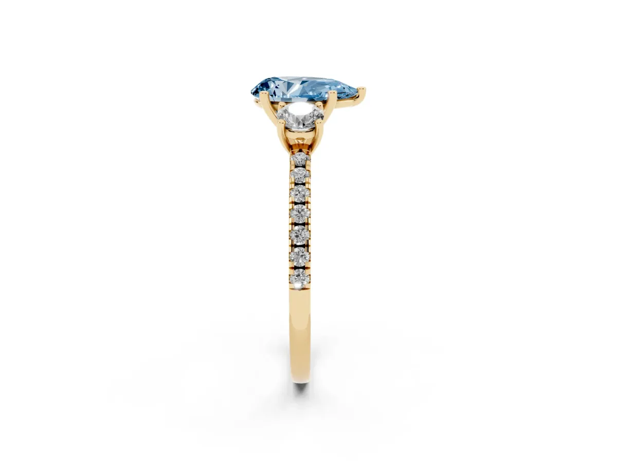 Fancy Blue Three-Stone Pear Cut Cut Diamond Pavé Band with Prong Setting Yellow gold