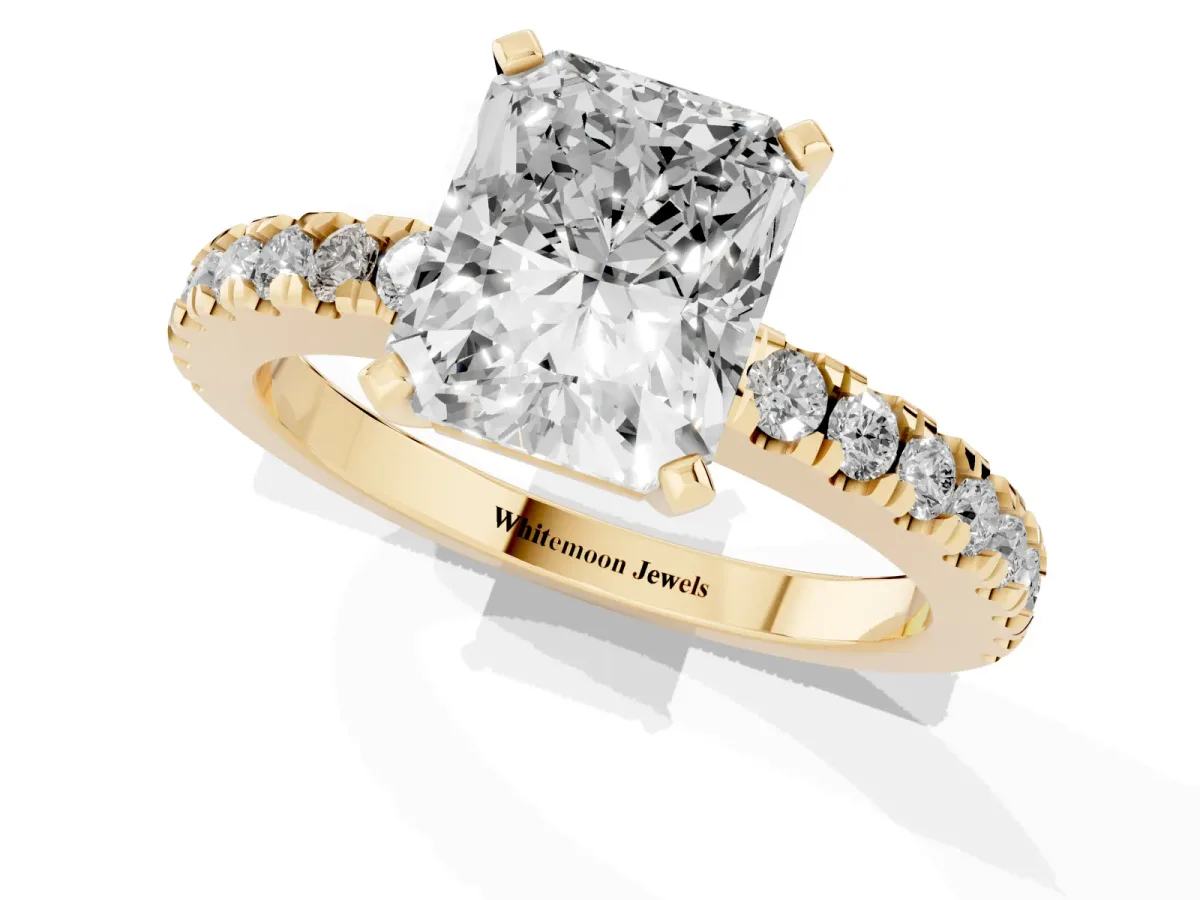 Radiant Cut Solitaire Diamond with Pavé Band and Four-Prong Setting Yellow gold