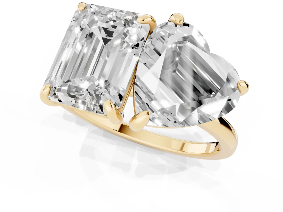 Emerald and Heart Toi Moi Ring with Prong Setting and Plain Band Yellow gold