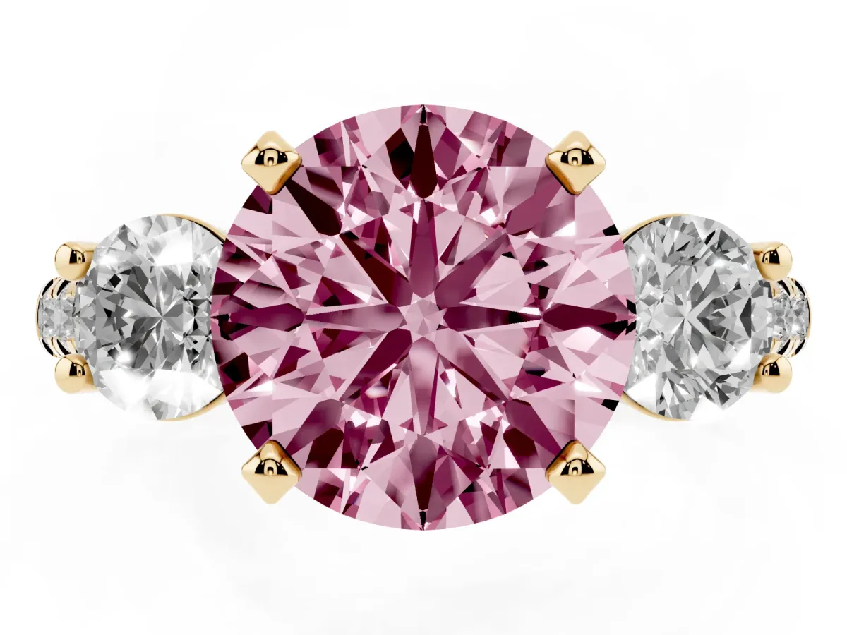 Fancy Pink Three-Stone Round Cut Diamond Pavé Band with Four-Prong Setting Yellow gold