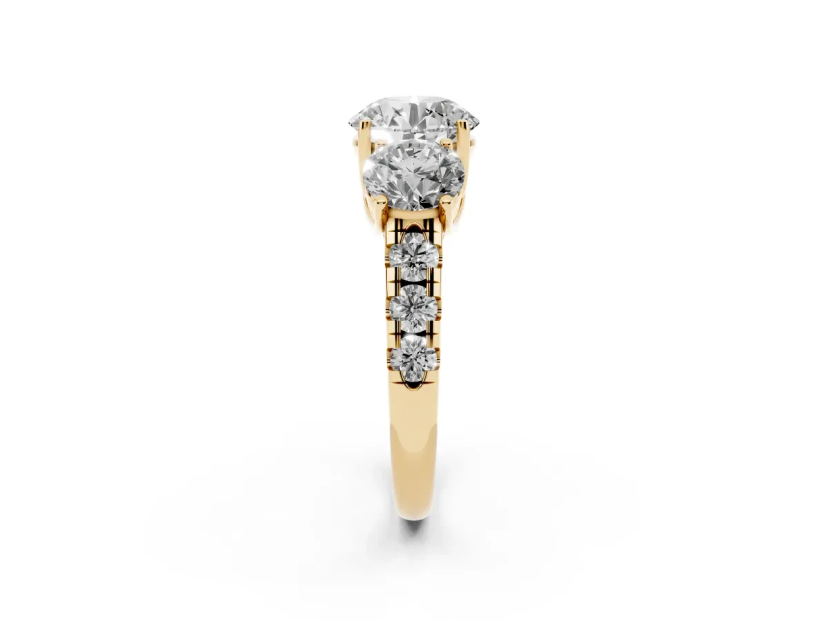 Three-Stone Round Cut Diamond Pavé Band with Prong Setting Yellow gold