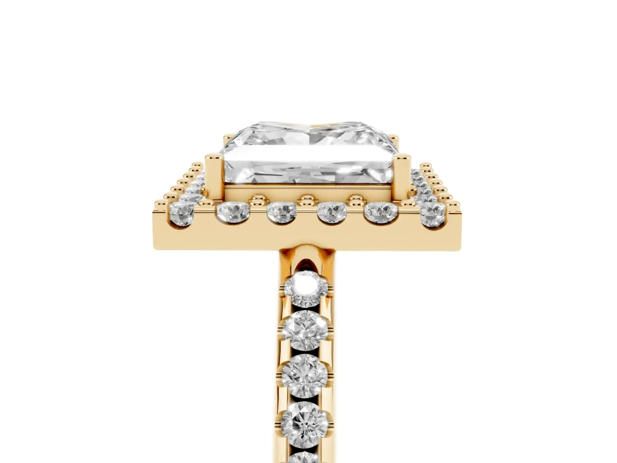 Princess Cut Diamond Pavé Halo Ring with Four-Prong Setting Yellow gold