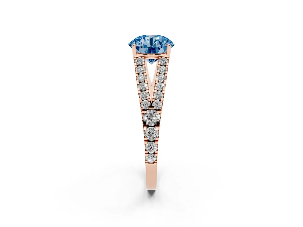 Fancy Blue Round Cut Diamond Split Shank Pavé Engagement Ring with Four-Prong Setting Rose gold