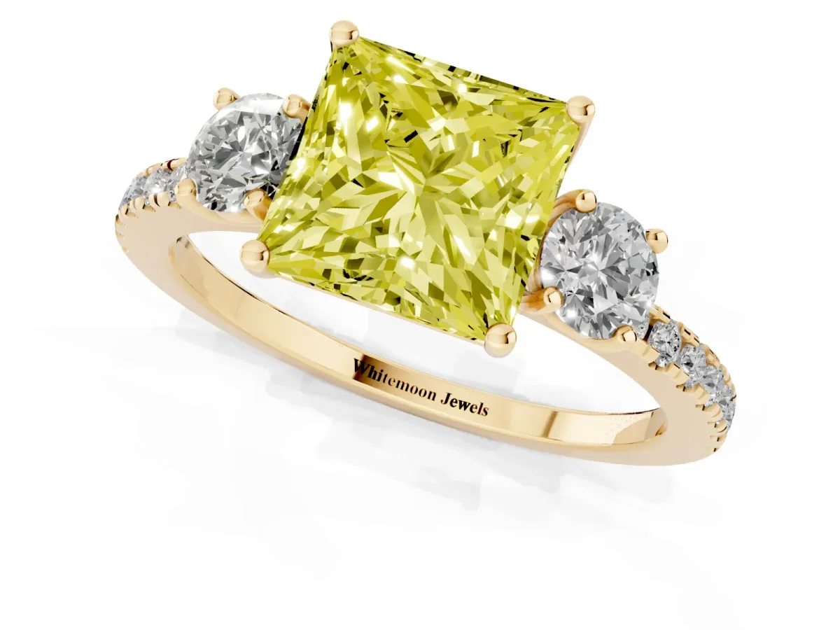 Fancy Yellow Three-Stone Princess Cut Cut Diamond Pavé Band with Prong Setting Yellow gold