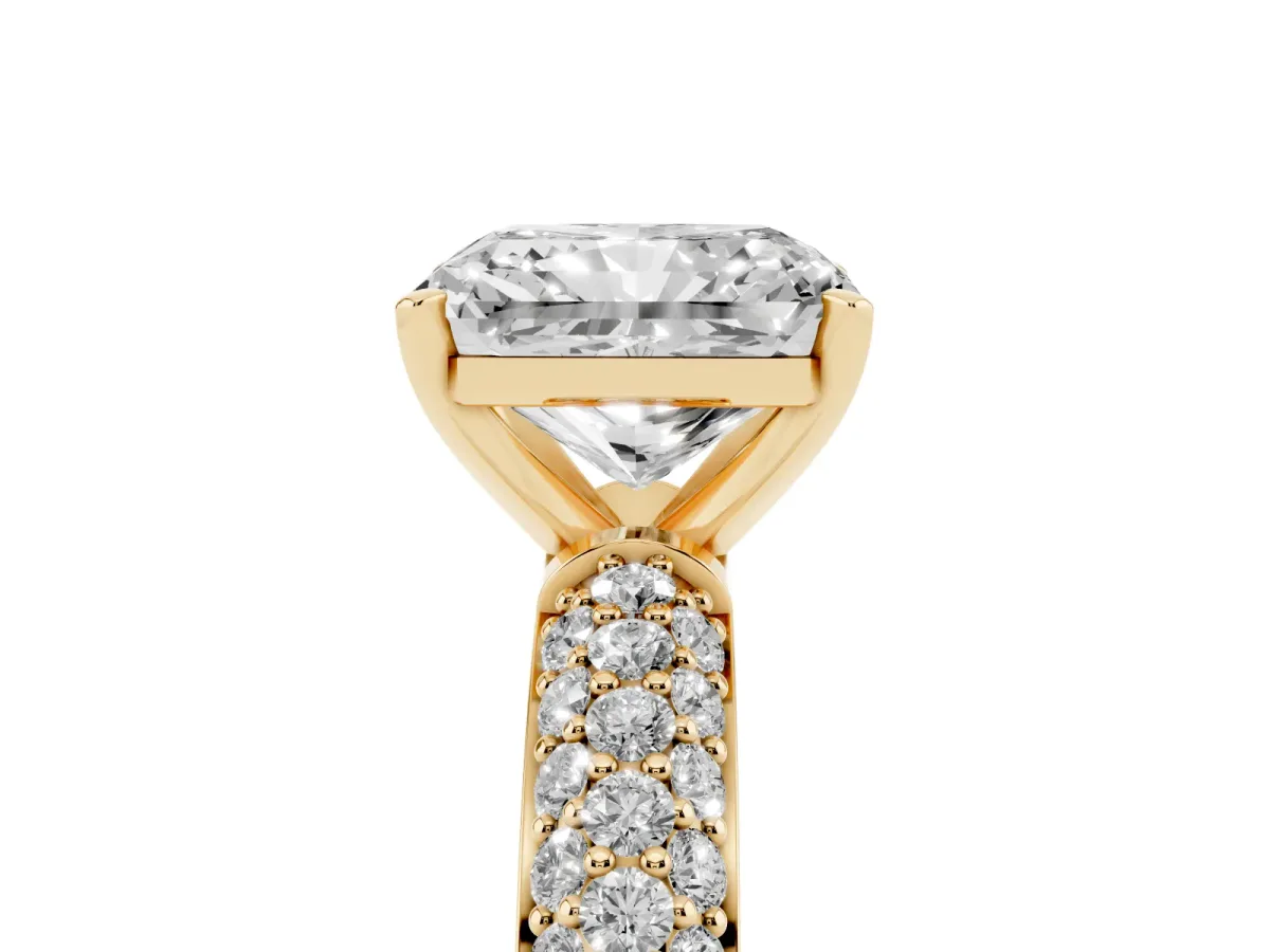 Radiant Cut Diamond Solitaire Ring with Prong Setting and Pavé Band Yellow gold