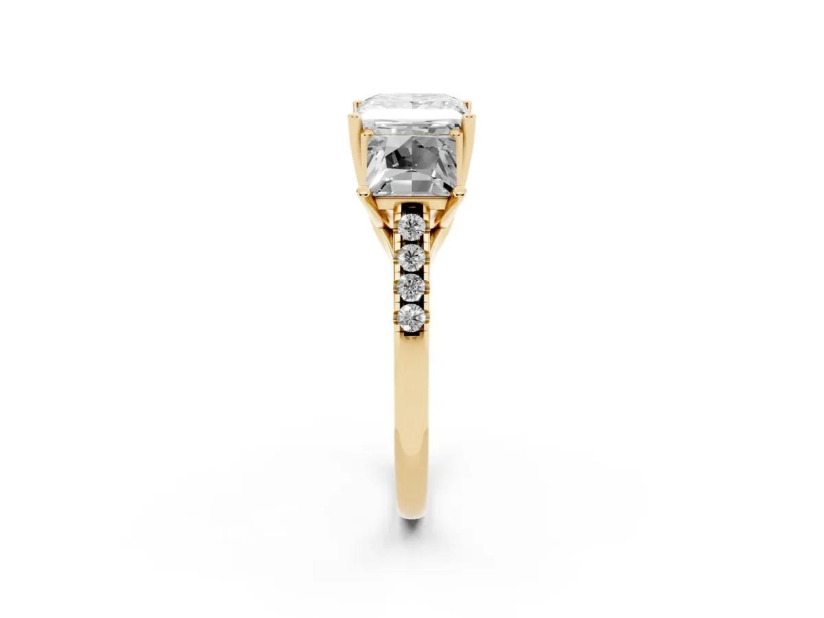 Three-Stone Princess Cut Diamond Ring with Round Pavé Band and Prong Setting Yellow gold