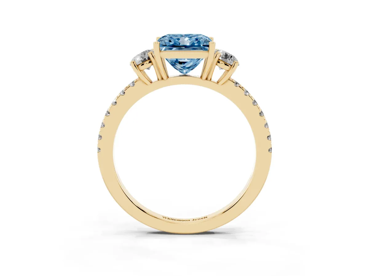 Fancy Blue Three-Stone Princess Cut Cut Diamond Pavé Band with Prong Setting Yellow gold