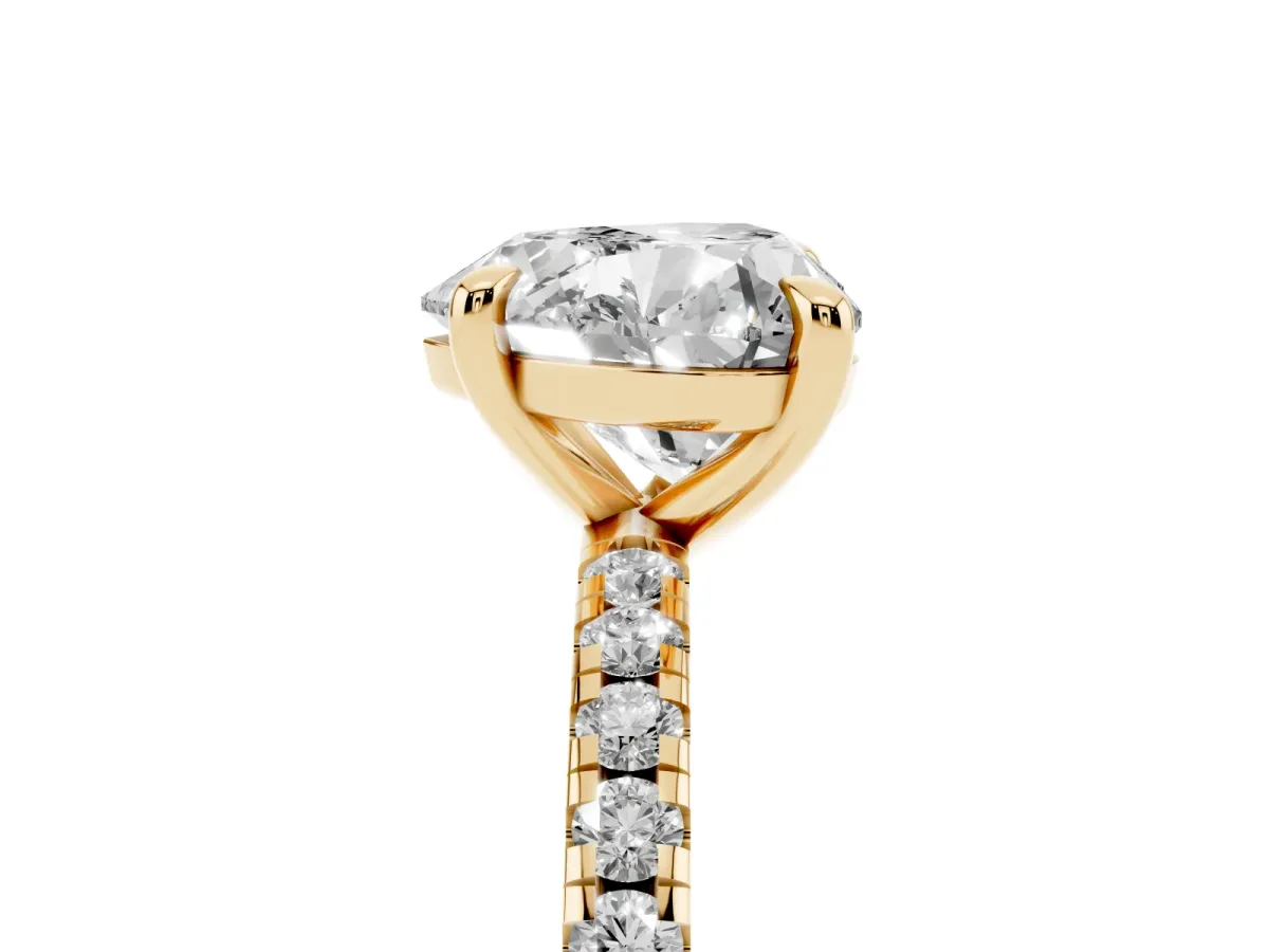 Heart Cut Diamond Brilliant Solitaire Ring with Pavé Band and Four-Prong Setting Yellow gold