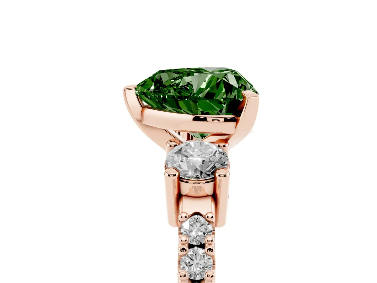 Fancy Green Heart Cut Three-Stone Diamond Pavé Band with Prong Setting Rose gold