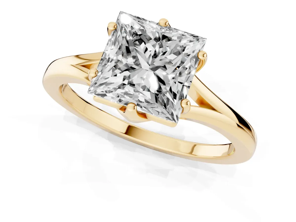Princess Cut Solitaire Diamond Ring with Six-Prong Setting and Tapered Band Yellow gold