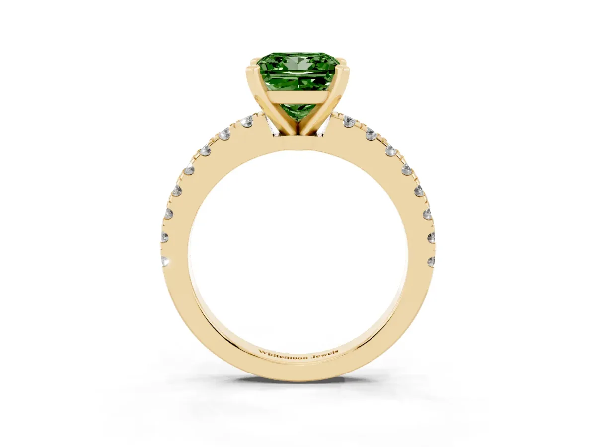 Fancy Green Princess Cut Solitaire Diamond with Pavé Band and Four-Prong Setting Yellow gold