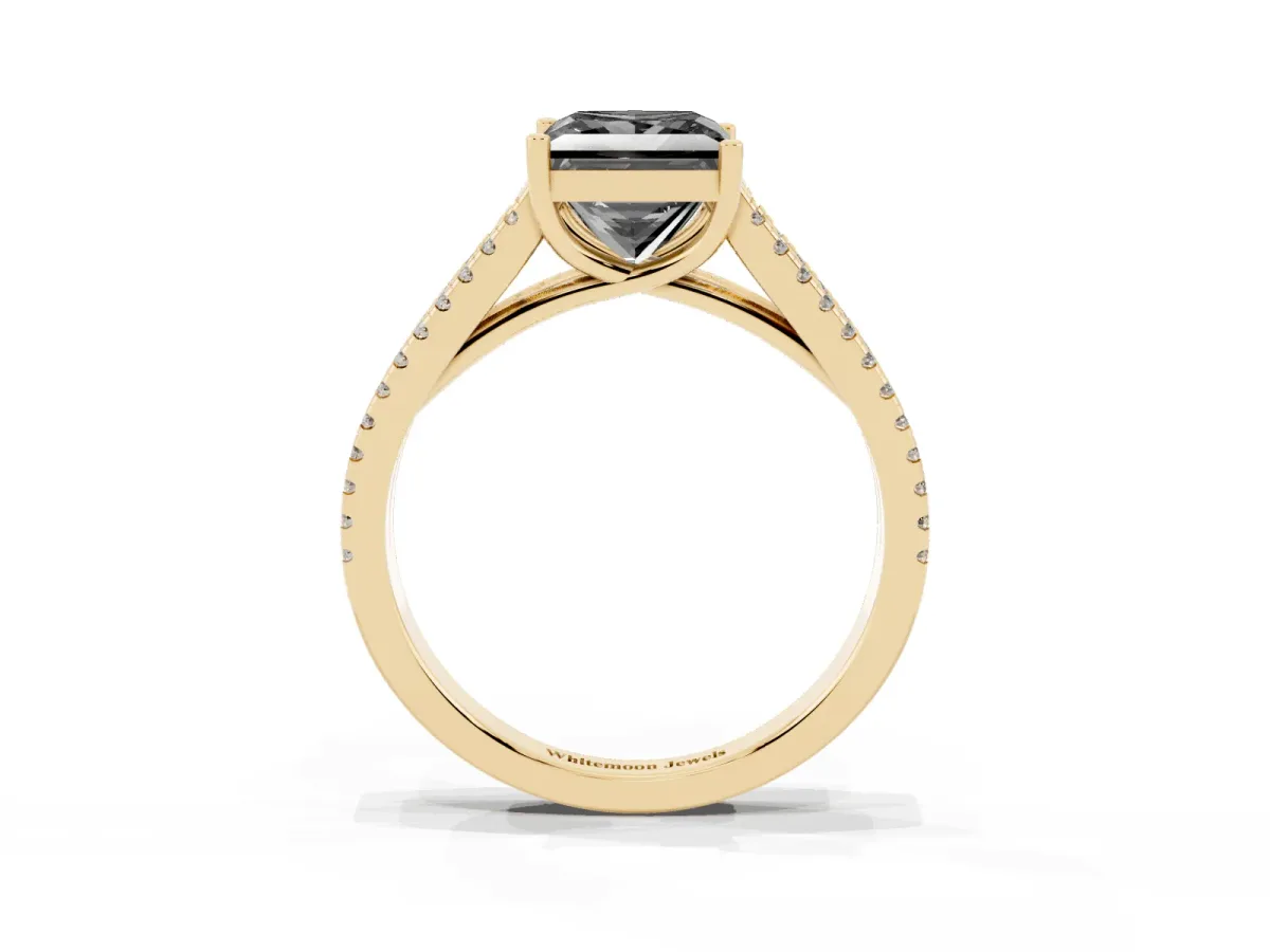 Fancy Black Princess Cut Diamond Solitaire Engagement Ring with Split Shank Pavé Band Yellow gold