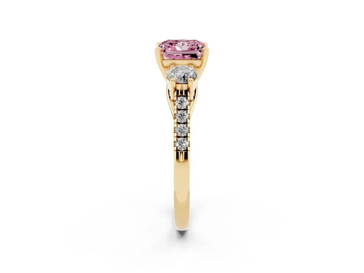 Fancy Pink Three-Stone Princess Cut Diamond Pavé Band with Four-Prong Setting Yellow gold