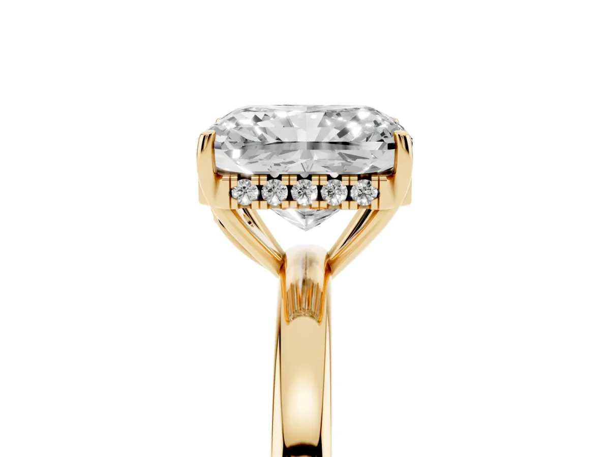 Radiant Cut Solitaire Diamond Ring with Prong Setting and Plain Band Yellow gold