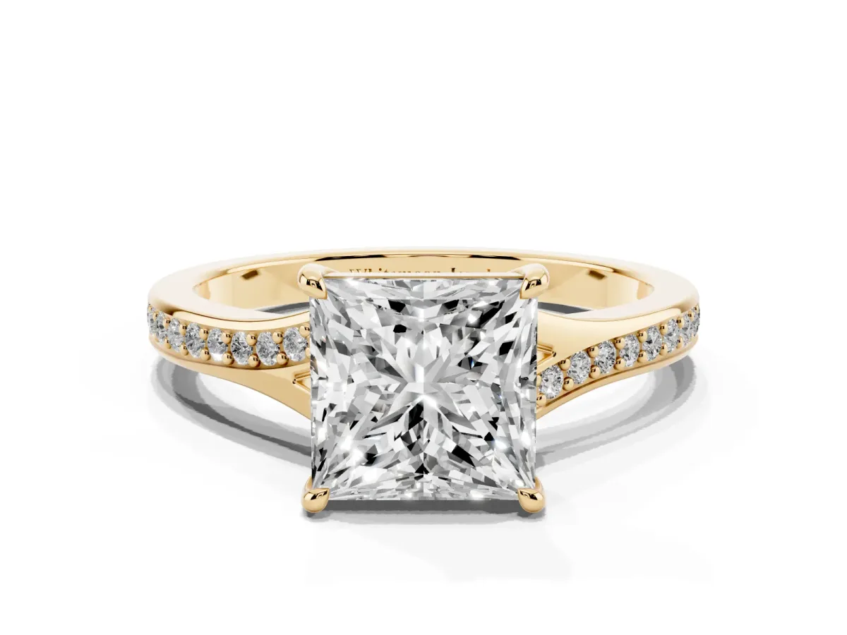 Princess Cut Diamond Solitaire Ring with Pavé Band and Prong Setting Yellow gold