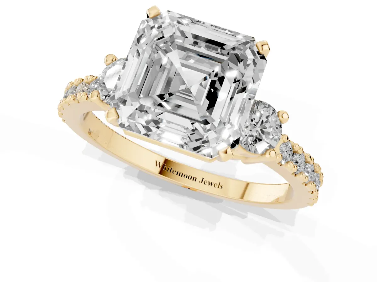 Asscher Cut Three-Stone Diamond Pavé Band with Prong Setting Yellow gold