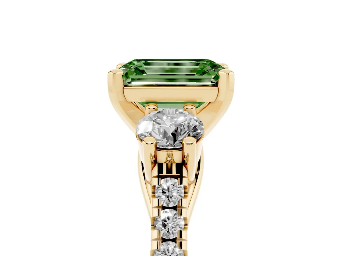 Fancy Green Three-Stone Emerald Cut Diamond Pavé Band with Four-Prong Setting Yellow gold