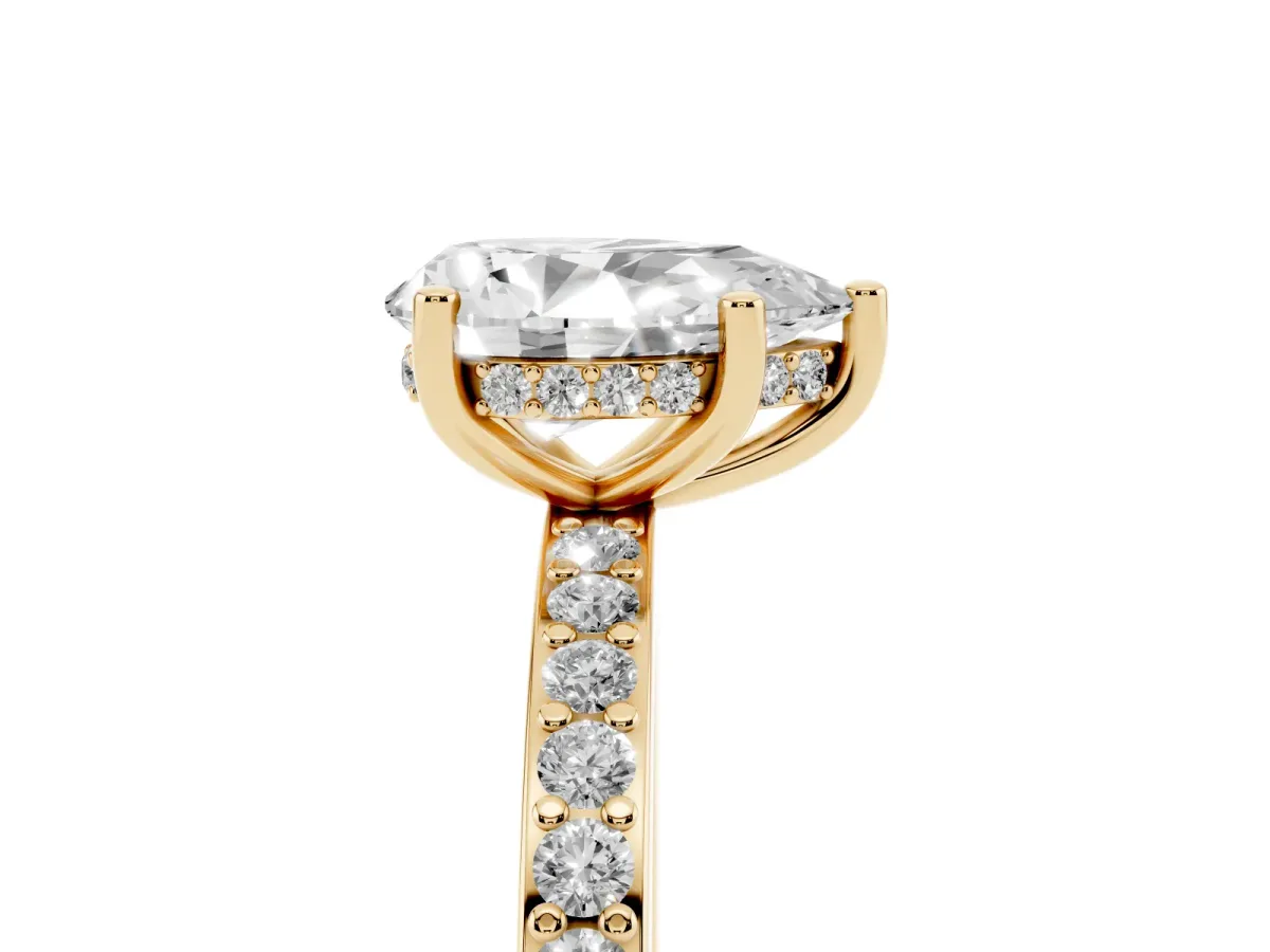 Pear Cut Cut Diamond Pavé Band Ring with Four-Prong Setting Yellow gold