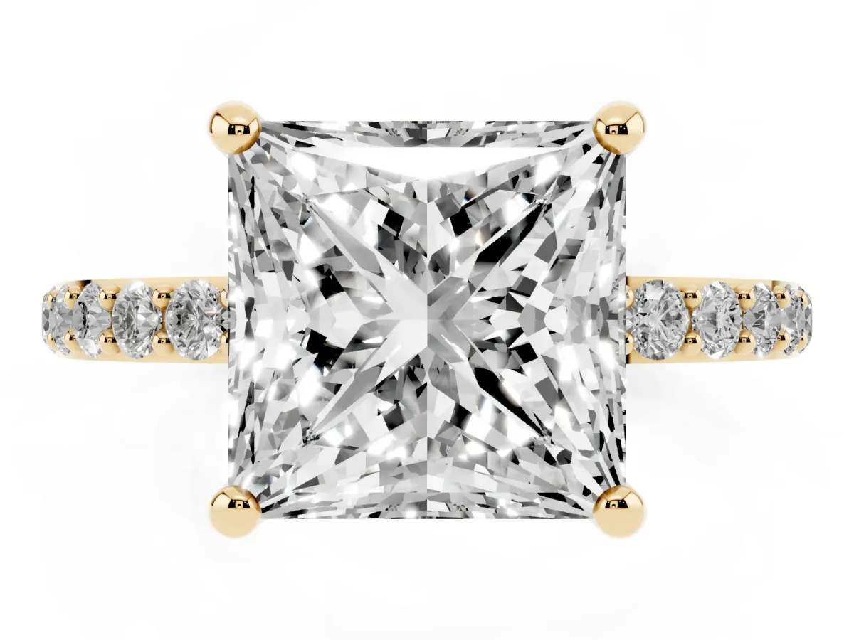 Princess Cut Diamond Solitaire Ring with Round Pavé Band and Prong Setting Yellow gold