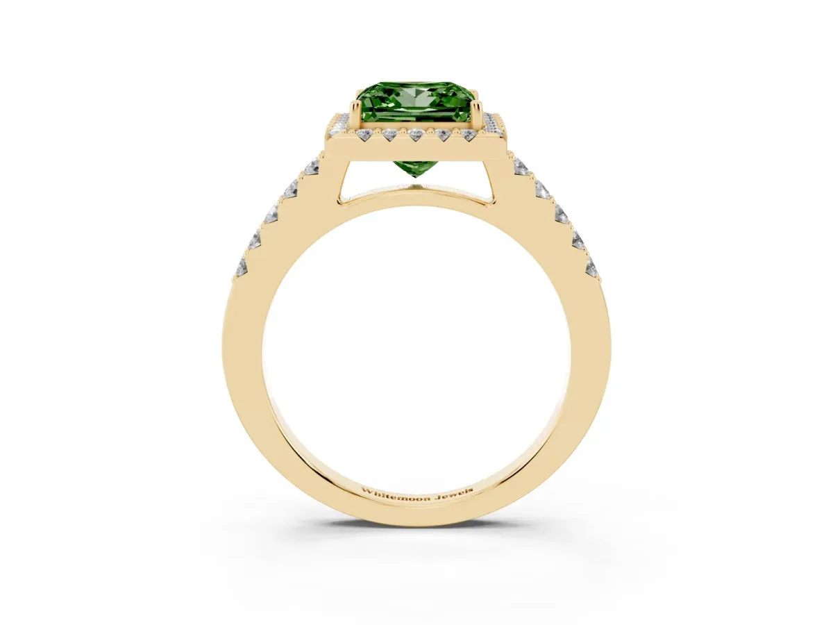 Fancy Green Princess Cut Halo Diamond Pavé Solitaire Ring Yellow gold