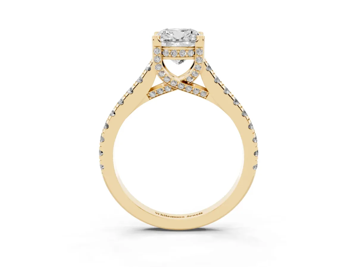 Cushion Cut Brilliant Diamond Solitaire with Pavé Band and Four-Prong Setting Yellow gold