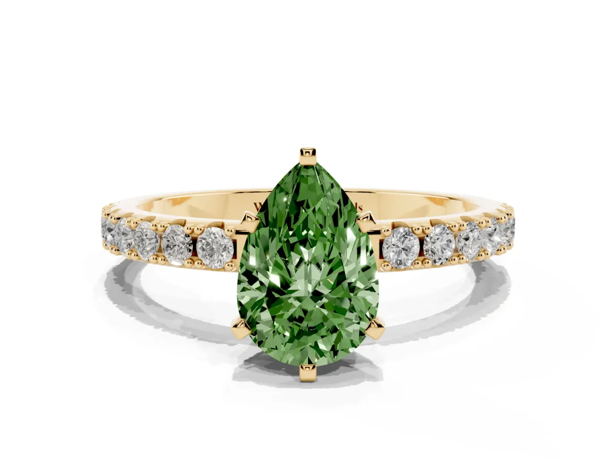 Fancy Green Pear Cut Diamond Solitaire Pavé Band with Four-Prong Setting Yellow gold