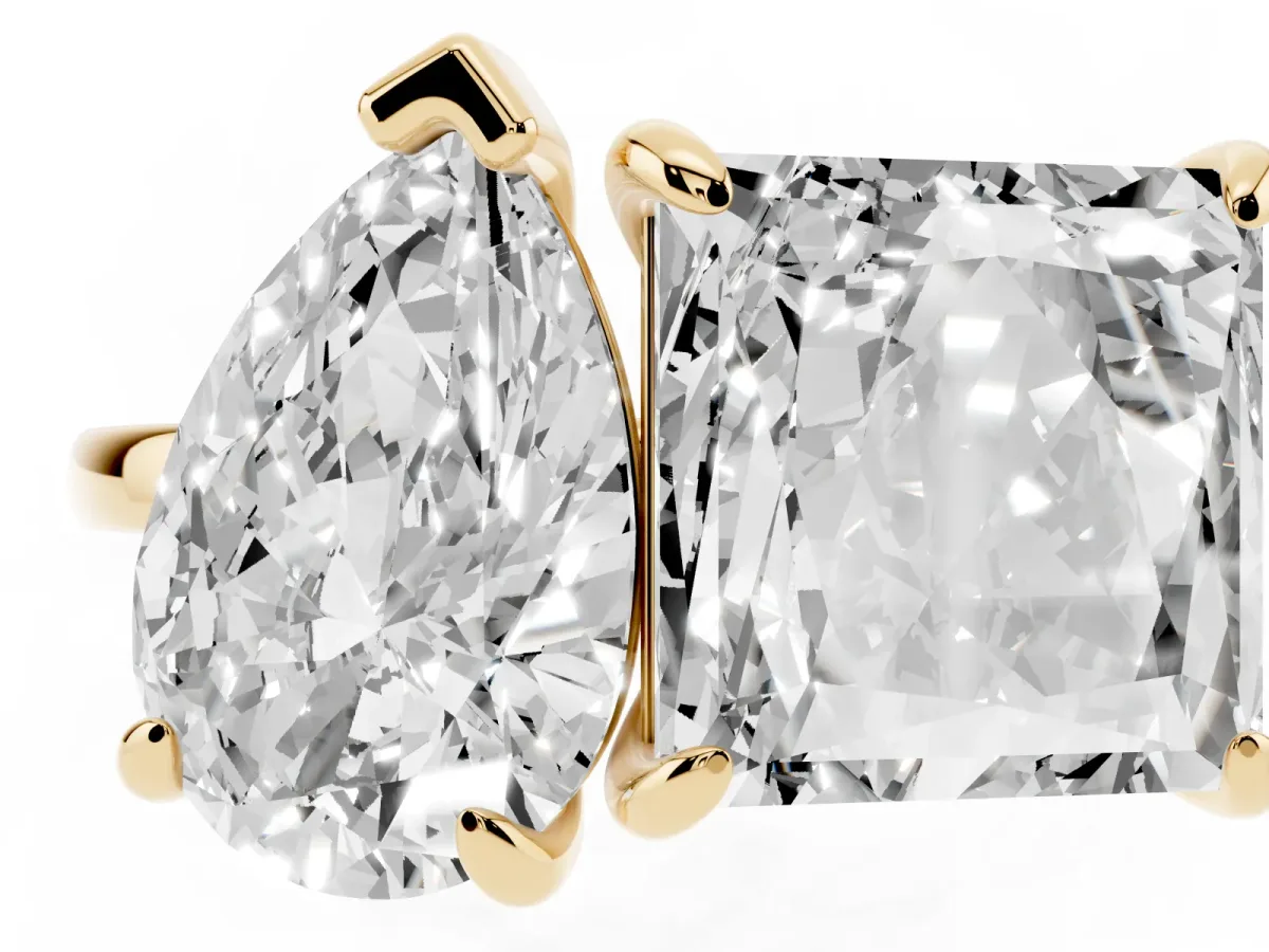 Pear and Princess Toi Moi Ring with Prong Setting and Plain Band Yellow gold