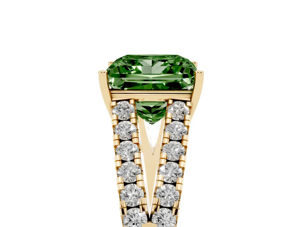 Fancy Green Princess Cut Diamond Split Shank Pavé Engagement Ring with Four-Prong Setting Yellow gold