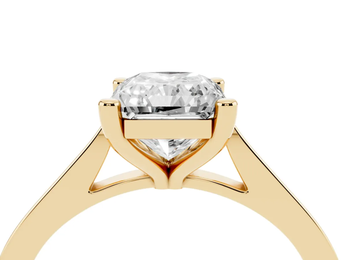 Radiant Cut Solitaire Diamond Ring with Four-Prong Setting and Tapered Band Yellow gold