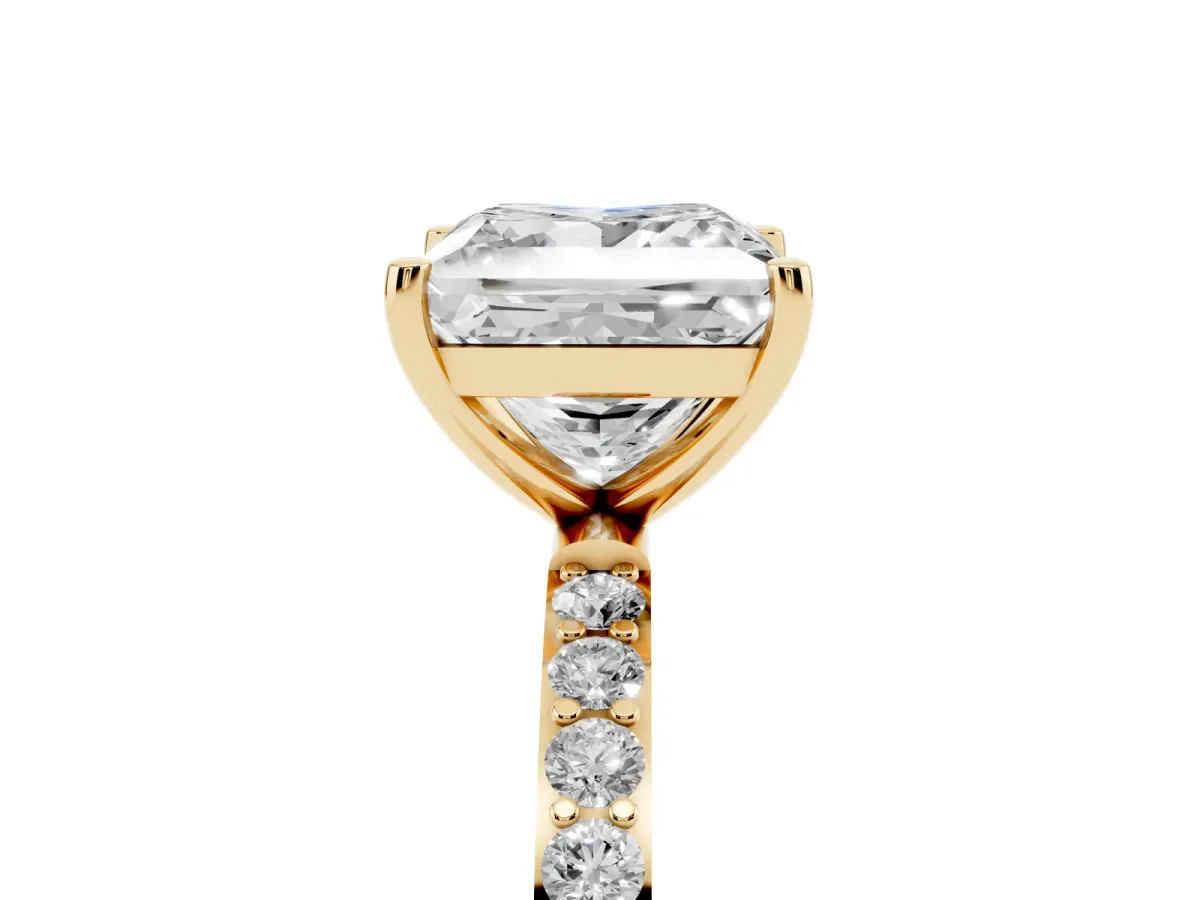 Princess Cut Diamond Solitaire Ring with Round Pavé Shoulders and Prong Setting Yellow gold