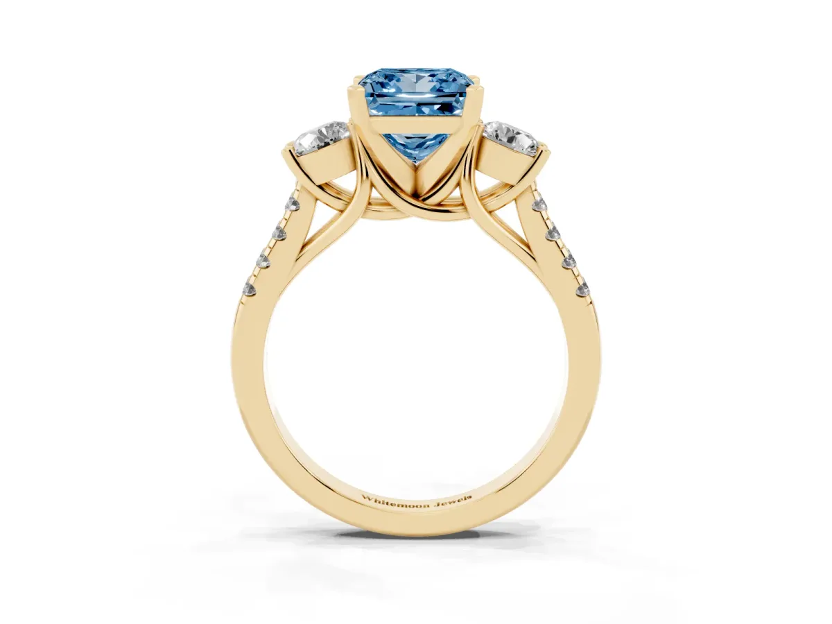 Fancy Blue Three-Stone Princess Cut Diamond Pavé Band with Four-Prong Setting Yellow gold