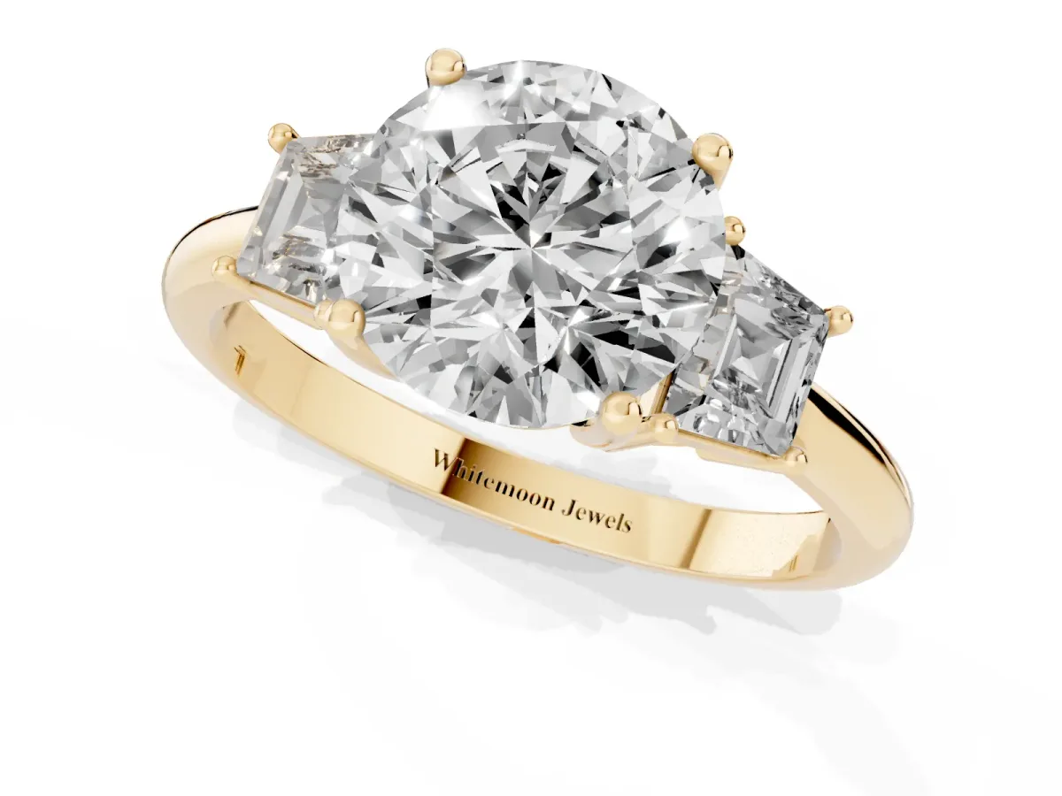 Round Cut Diamond Three-Stone Ring with Trapezoid Side Stones and Prong Setting Yellow gold