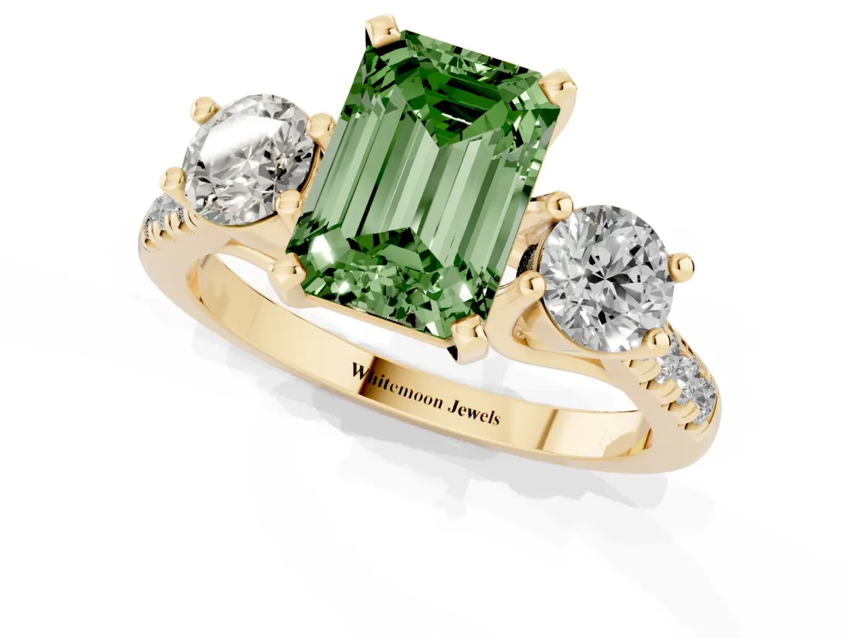 Fancy Green Three-Stone Emerald Cut Diamond Pavé Band with Four-Prong Setting Yellow gold