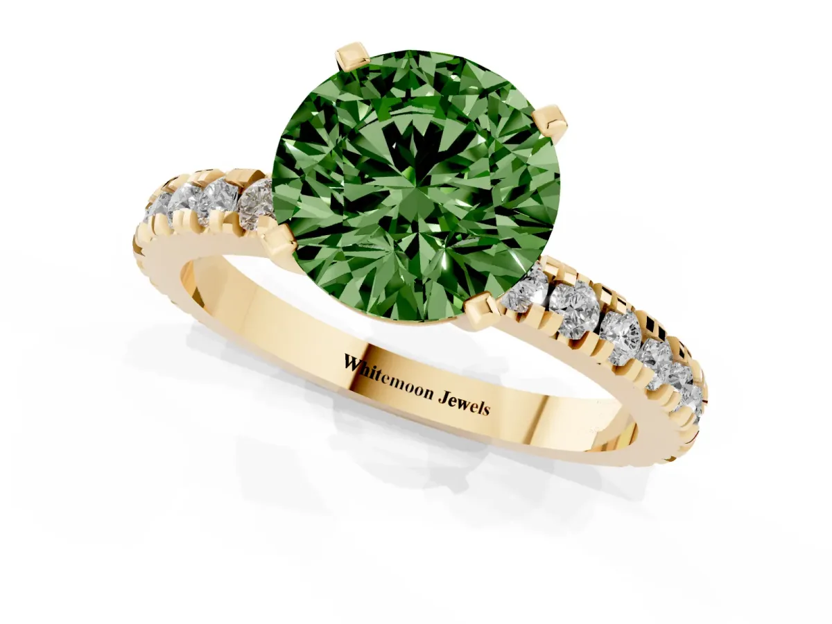 Fancy Green Round Cut Diamond Pavé Band Solitaire with Four-Prong Setting Yellow gold