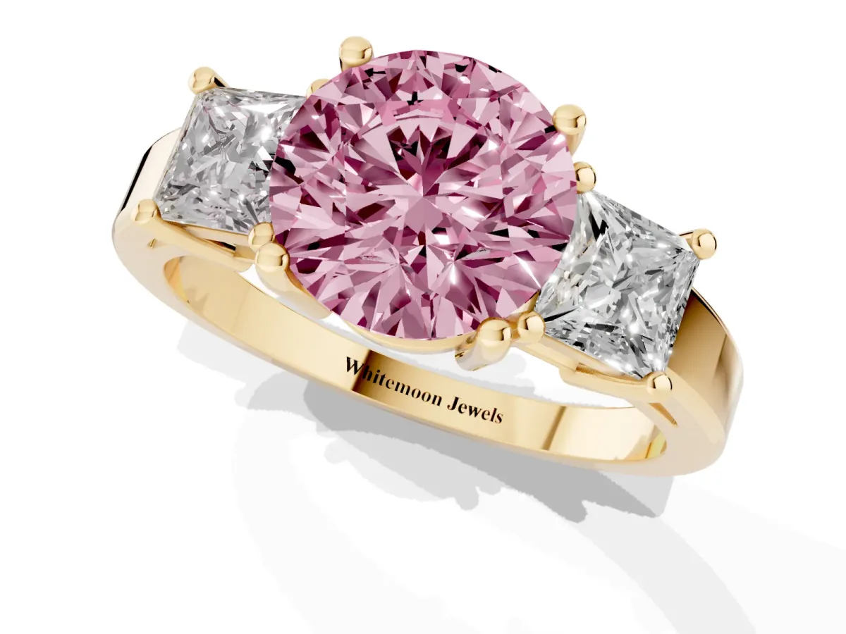 Fancy Pink Three-Stone Round Cut Cut Solitaire Ring with Prong Setting Yellow gold