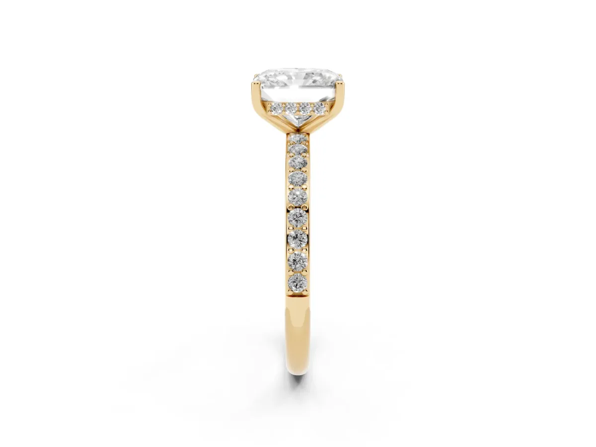 Radiant Cut Cut Diamond Pavé Band Ring with Four-Prong Setting Yellow gold