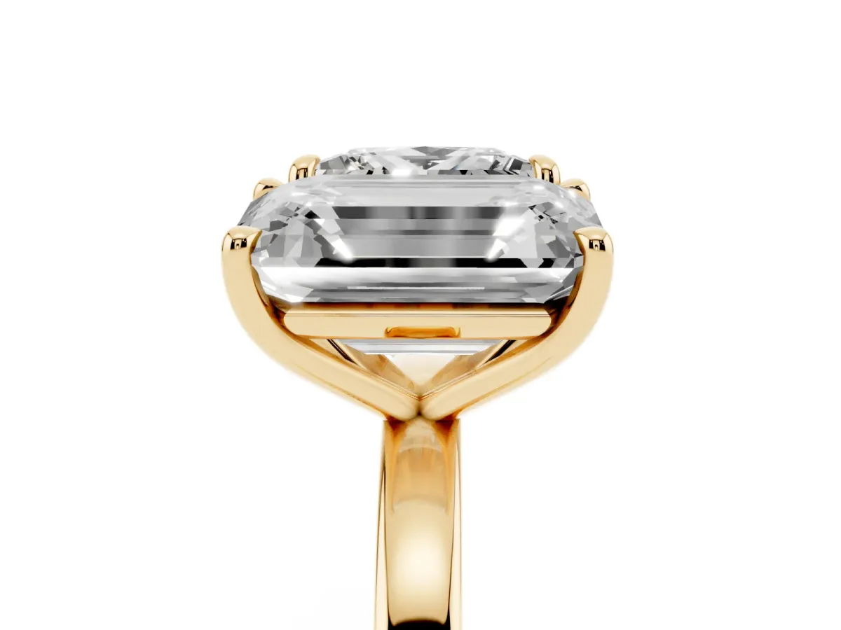Princess Cut and Emerald Cut Toi Moi Ring with Prong Setting Yellow gold