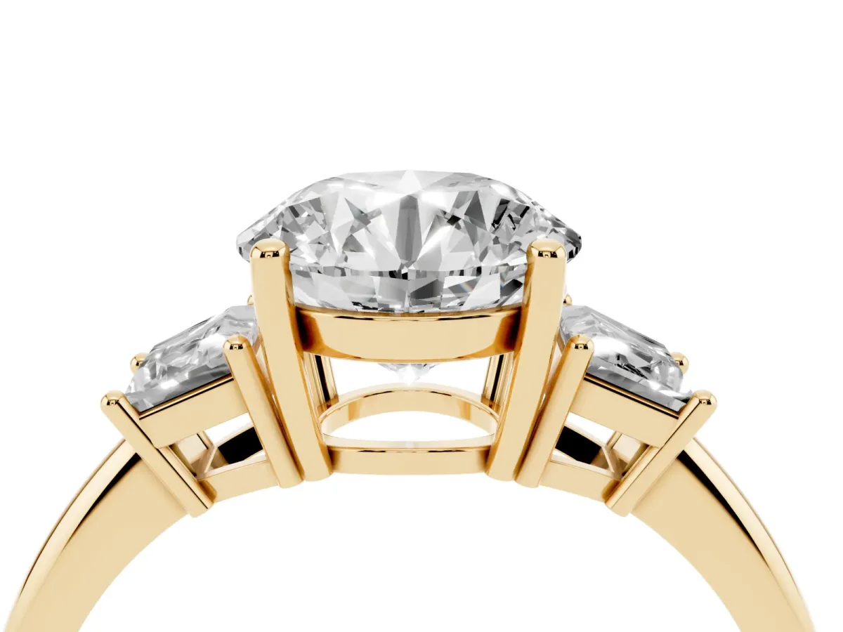 Round Cut Diamond Three-Stone Ring with Trapezoid Side Stones and Prong Setting Yellow gold