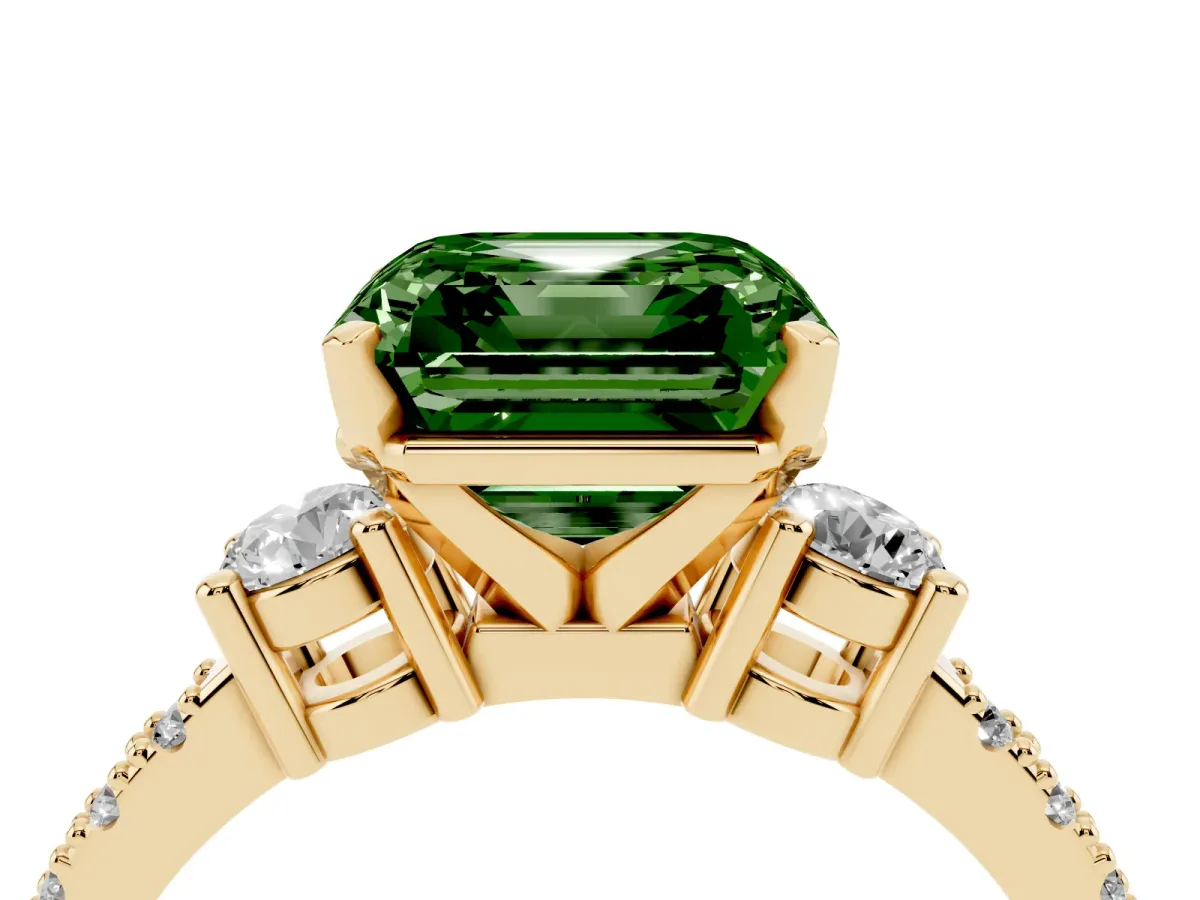 Fancy Green Asscher Cut Three-Stone Diamond Pavé Band with Prong Setting Yellow gold