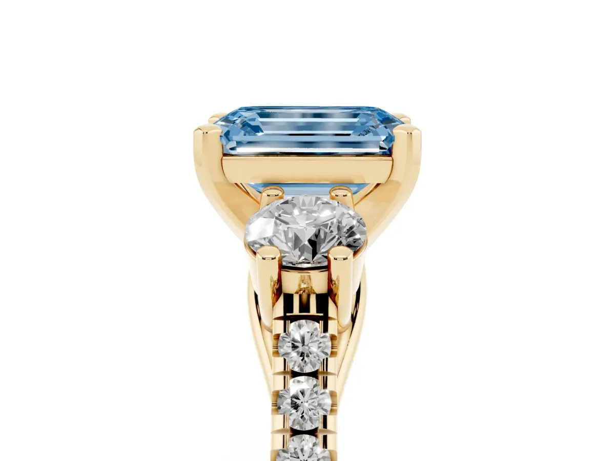 Fancy Blue Three-Stone Emerald Cut Diamond Pavé Band with Four-Prong Setting Yellow gold
