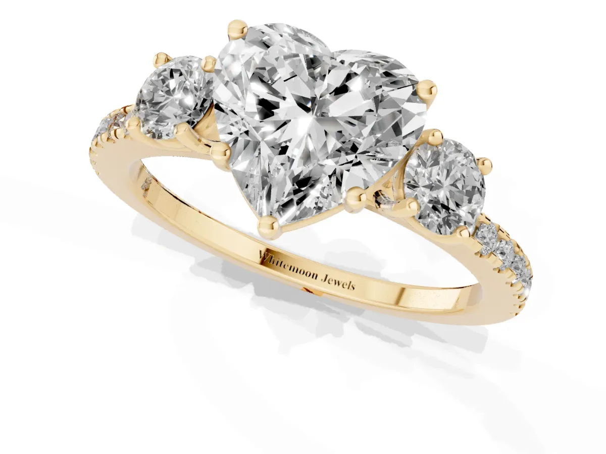 Three-Stone Heart Cut Cut Diamond Pavé Band with Prong Setting Yellow gold