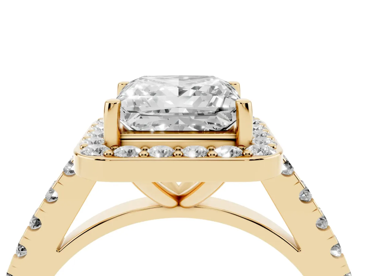 Princess Cut Diamond Halo Ring with Round Pavé Split Shank and Prong Setting Yellow gold