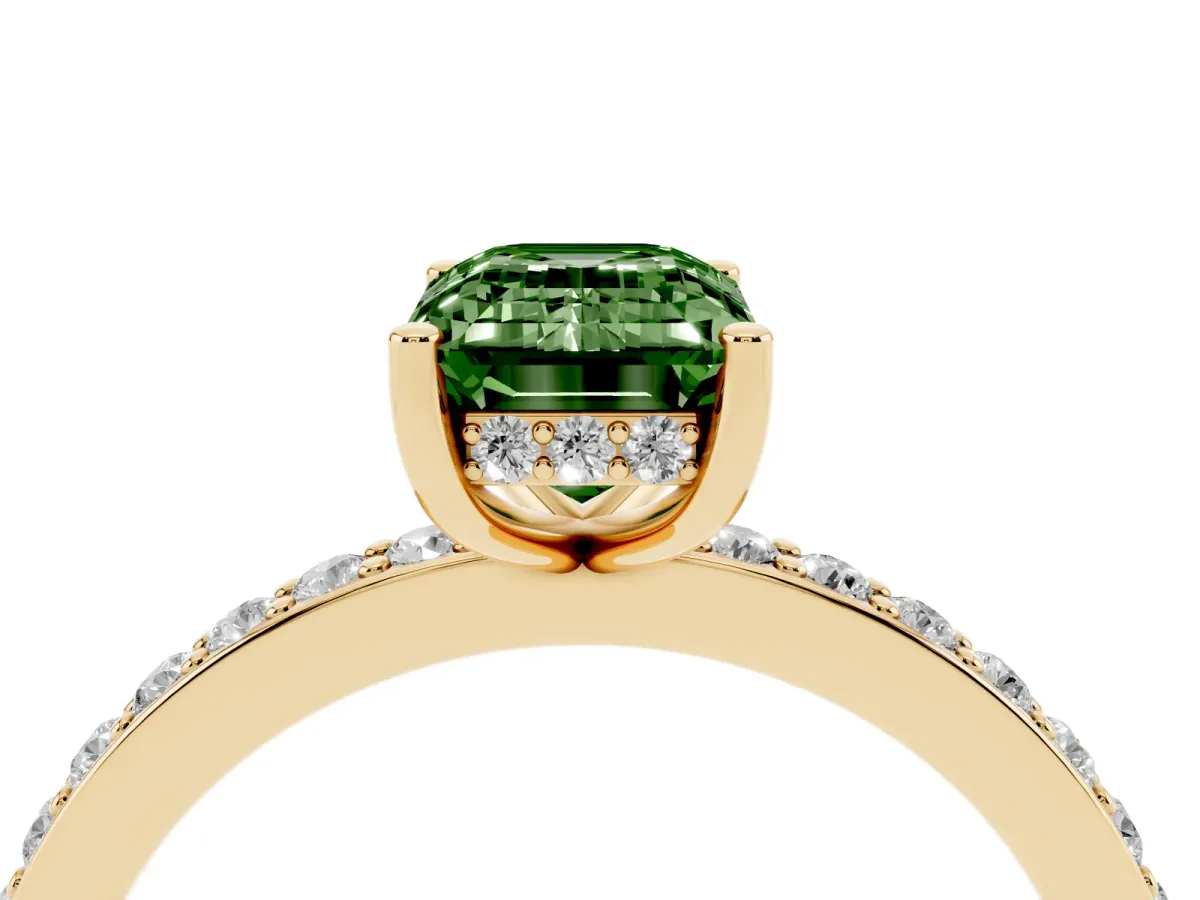 Fancy Green Emerald Cut Cut Diamond Pavé Band Ring with Four-Prong Setting Yellow gold